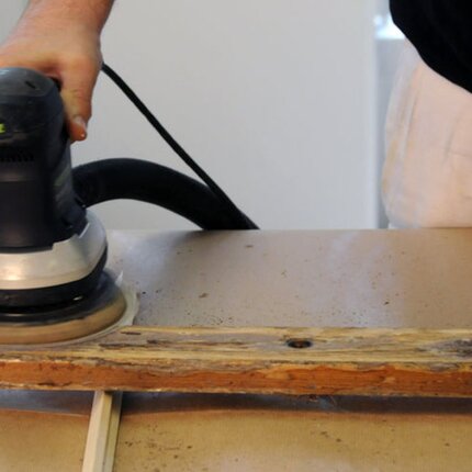 Gartenbank aus Holz und Metall lackieren - ADLER Lacke